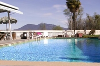 Swimming Pool Anchorage Inn Lakeport