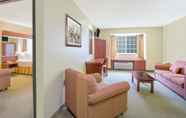 พื้นที่สาธารณะ 2 Microtel Inn & Suites by Wyndham Gassaway/Sutton