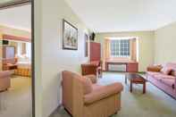 พื้นที่สาธารณะ Microtel Inn & Suites by Wyndham Gassaway/Sutton