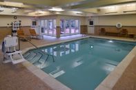 Swimming Pool Hampton Inn & Suites Tacoma