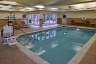 Swimming Pool Hampton Inn & Suites Tacoma