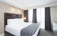 Bilik Tidur 6 Sandman Signature Toronto Airport Hotel