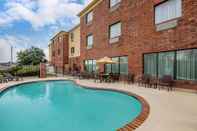 Swimming Pool Comfort Suites Ennis