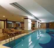 Kolam Renang 3 ByOtell Hotel Istanbul