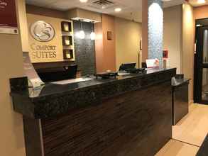 Lobi 4 Comfort Suites Monaca