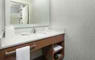 Toilet Kamar 5 Springhill Suites by Marriott Chicago Downtown/ River North