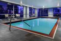 Kolam Renang Springhill Suites by Marriott Chicago Downtown/ River North