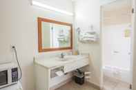 In-room Bathroom Vagabond Inn Hemet