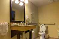 Toilet Kamar Quality Inn Flamingo