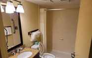 Toilet Kamar 6 Quality Inn Flamingo