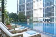 Swimming Pool New World Wuhan Hotel