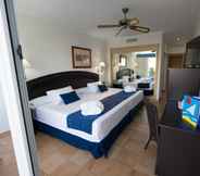 Bedroom 2 Playaballena Spa Hotel