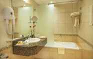 Toilet Kamar 3 Golden Tulip Sharjah