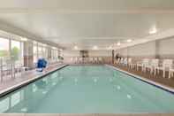 Swimming Pool Country Inn & Suites by Radisson, Chester, VA