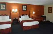 Bedroom 4 Red Carpet Inn Newark Irvington, NJ