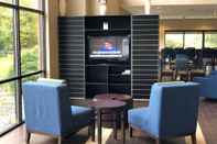 Lobby Comfort Suites South