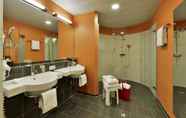 Toilet Kamar 4 Best Western Plus Konrad Zuse Hotel