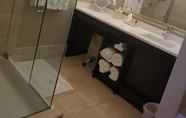 Toilet Kamar 7 Hawthorn Suites by Wyndham West Palm Beach