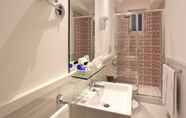 Toilet Kamar 5 Hotel Regina Sorrento