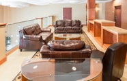 Lobby 3 Comfort Suites Granbury