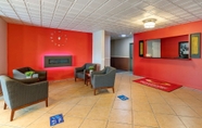 Lobby 6 Econo Lodge & Suites Granite City