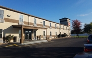 Exterior 3 Econo Lodge & Suites Granite City