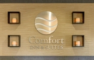 Lobby 6 Comfort Inn & Suites