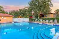 Swimming Pool Alhambra Villas