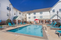 Swimming Pool TownePlace Suites by Marriott Huntsville