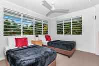 Bedroom The Villas Palm Cove