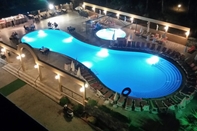 Swimming Pool Tuntas Family Suites Kusadasi