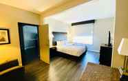 Bedroom 6 La Quinta Inn & Suites by Wyndham Mt. Laurel - Philadelphia