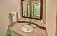 In-room Bathroom 2 SpringHill Suites Marriott Norfolk Old Dominion University