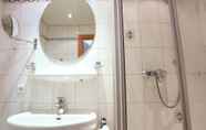 In-room Bathroom 2 Hotel Garni Lehrertal