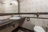 In-room Bathroom Hotel Sunstar Residency