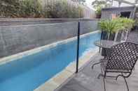 Swimming Pool Punthill Knox