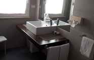 In-room Bathroom 6 Hotel Accademia
