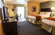 Bilik Tidur 2 Marinwood Inn & Suites