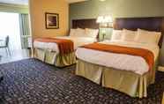 Bilik Tidur 4 Marinwood Inn & Suites