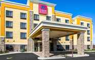 Exterior 2 Comfort Suites Oshkosh