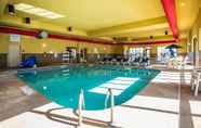 Swimming Pool 3 Comfort Suites Oshkosh