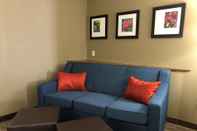 Common Space Comfort Suites Oshkosh