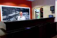 Lobi Hampton Inn & Suites Tampa-Wesley Chapel