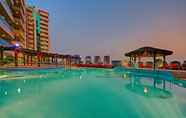 Swimming Pool 2 Copthorne Hotel Dubai