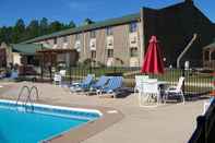 Swimming Pool Carolina Pine Inn