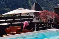 Swimming Pool Park Hotel Suisse & Spa