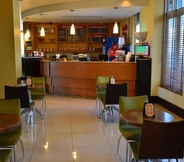 Restaurant 3 Courtyard by Marriott Aguadilla