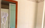 In-room Bathroom 7 Hotel Ristorante Cervo