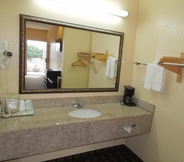 In-room Bathroom 3 Homegate Inn and Suites