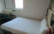 Bedroom 4 hotelF1 Igny Massy TGV